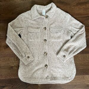 NEW WITHOUT TAGS Women’s Oversized faux Fur Plush Shacket cream/taupe